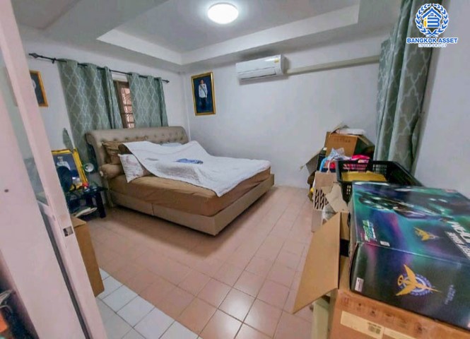 *****บ้านแฝดมือสอง นนทบุรี ม.เพชรลดา ท่าอิฐ พื้นที่กว้างกว่า 43 ตร.ว. เดินเข้า-ออกสะดวก มาพร้อมฟังก์ชัน 3 ห้องนอน 3 ห้องน้ำ 1 ที่จอดรถ เข้าออกได้หลากหลายเส้นทาง เพียง 500 เมตรถึงถนนราชพฤกษ์ ใกล้รถไฟฟ้าสายสีม่วง "สถานีบางรักน้อยท่าอิฐ" และจุดขึ้นทางด่วน "งามวงศ์วาน" จองเลย!